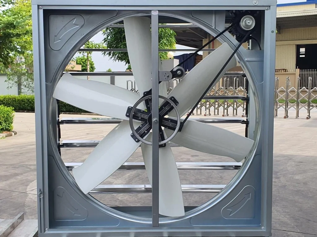 Quạt Công Nghiệp ITC | Giải Pháp Thông Gió Nhà Xưởng Hiệu Quả 3 Nhà xưởng sản xuất: Giảm nhiệt độ, hút mùi hóa chất, bụi bẩn.