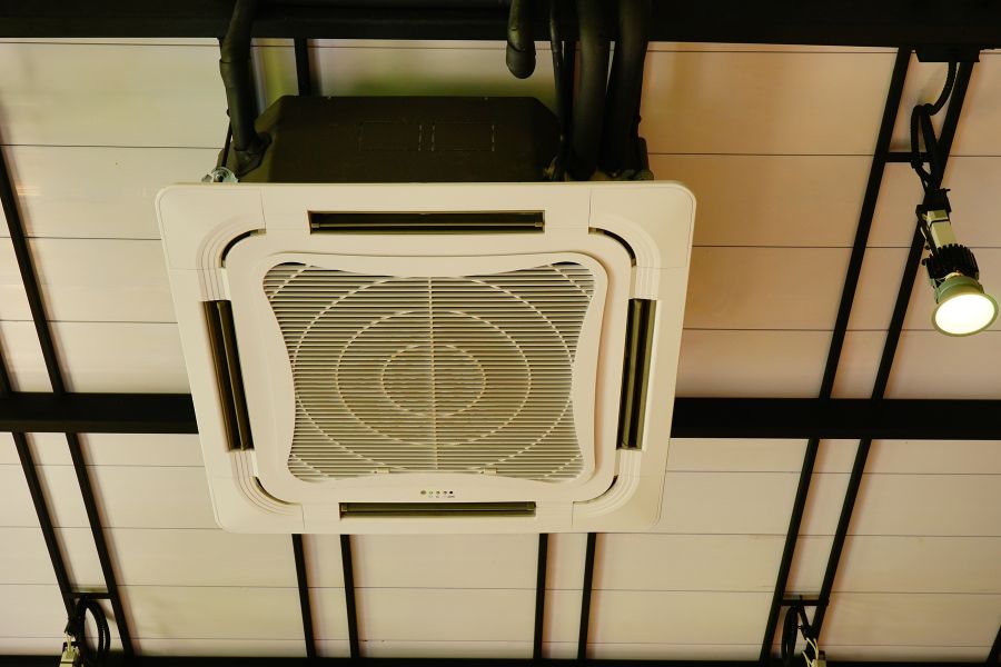 Điều hòa âm trần cassette – Giải pháp làm mát hiện đại, thẩm mỹ và tối ưu không gian