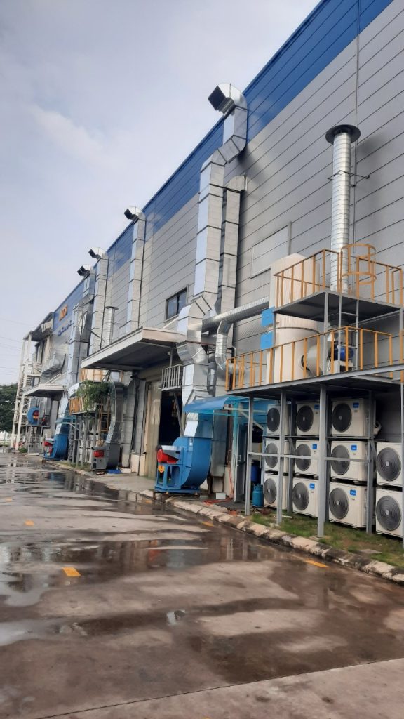 Vì Sao Doanh Nghiệp Cần Lắp Đặt Hệ Thống Hút Khói Nhà Xưởng?